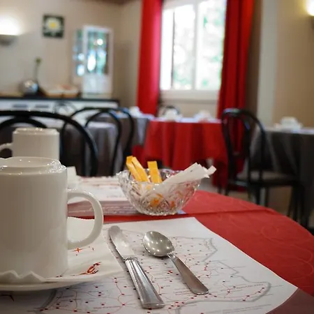 Robinson מלון אוש