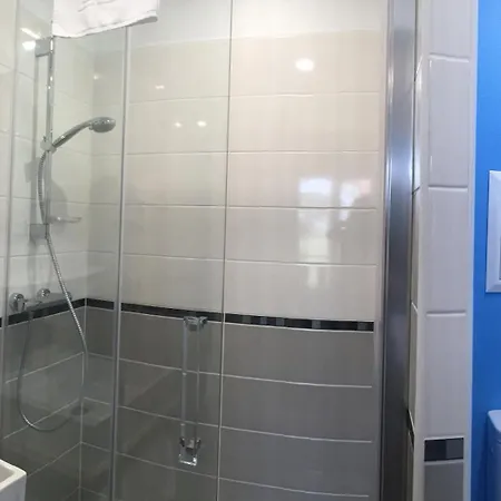 Robinson מלון 3*