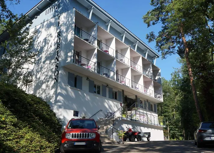 Ξενοδοχείο Robinson 3*